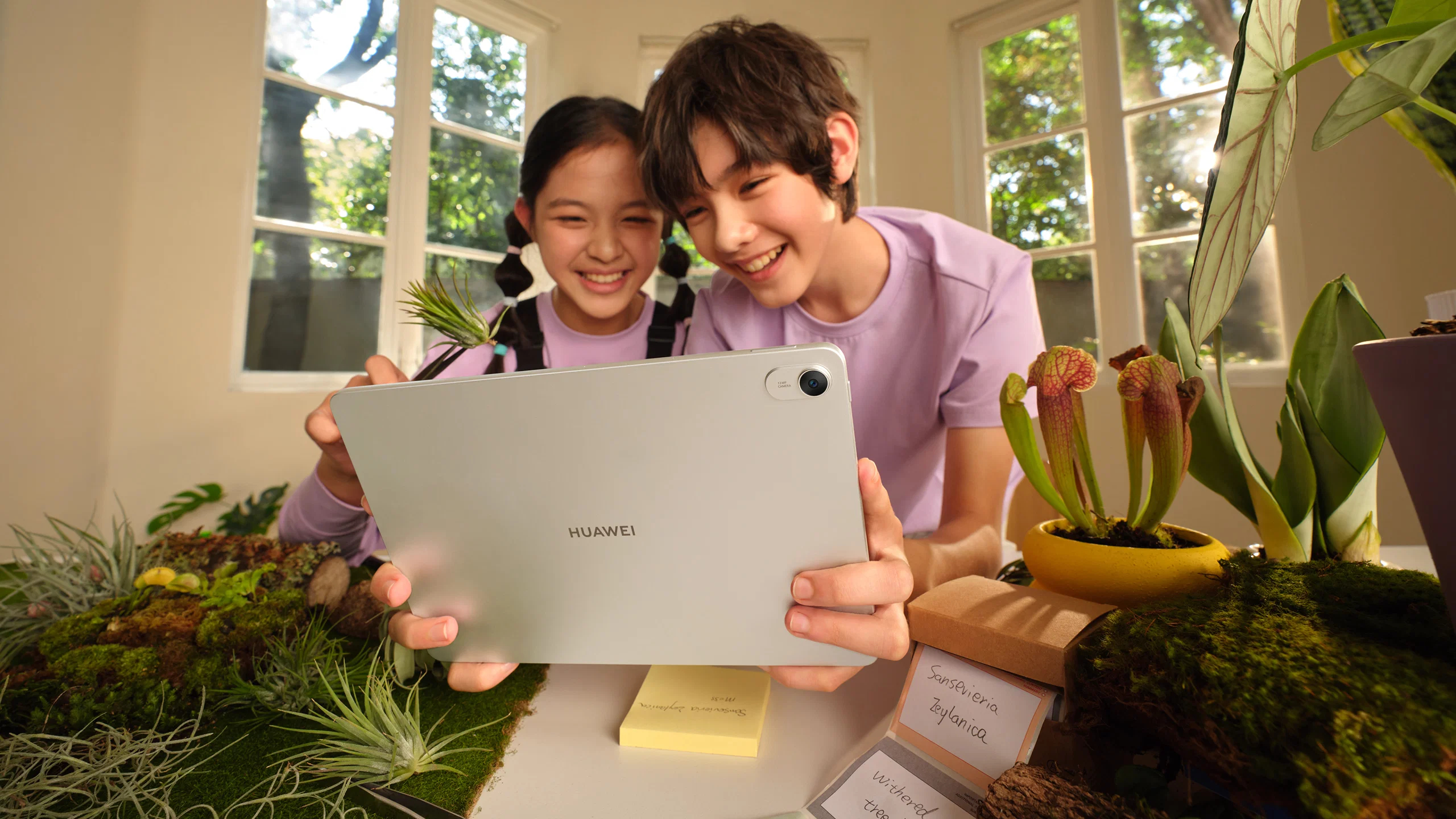 Tablet Huawei giá 8 triệu vẫn tặng bút và bao da bàn phím, màn hình nhám, giao diện đa nhiệm, không chạy Android thì sao?- Ảnh 3. Tablet Huawei giá 8 triệu vẫn tặng bút và bao da bàn phím, màn hình nhám, giao diện đa nhiệm, không chạy Android thì sao?- Ảnh 3.