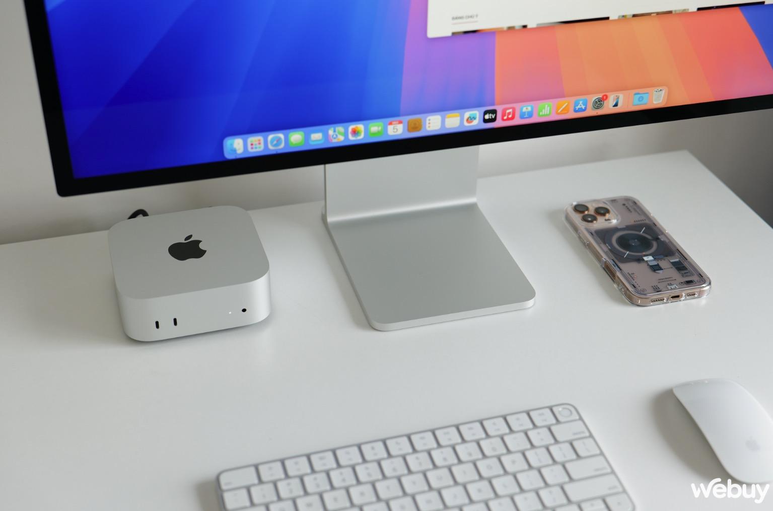 Nhìn lại năm 2024 của Apple: Mở bán Vision Pro, iPad Pro có Tandem OLED, sức mạnh khủng khiếp của M4 series, cậu bé tí hon Mac mini và chuyến thăm Việt Nam của Tim Cook- Ảnh 23. Nhìn lại năm 2024 của Apple: Mở bán Vision Pro, iPad Pro có Tandem OLED, sức mạnh khủng khiếp của M4 series, cậu bé tí hon Mac mini và chuyến thăm Việt Nam của Tim Cook- Ảnh 23.