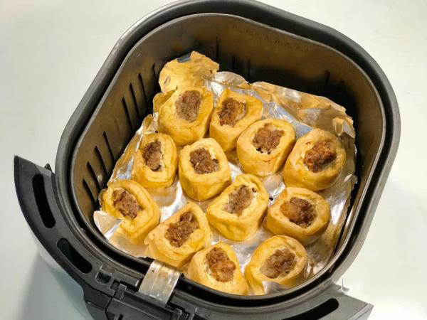 5 sai lầm khi dùng nồi chiên không dầu khiến nồi nhanh hỏng, ảnh hưởng đến sức khỏe- Ảnh 3. 5 sai lầm khi dùng nồi chiên không dầu khiến nồi nhanh hỏng, ảnh hưởng đến sức khỏe- Ảnh 3.