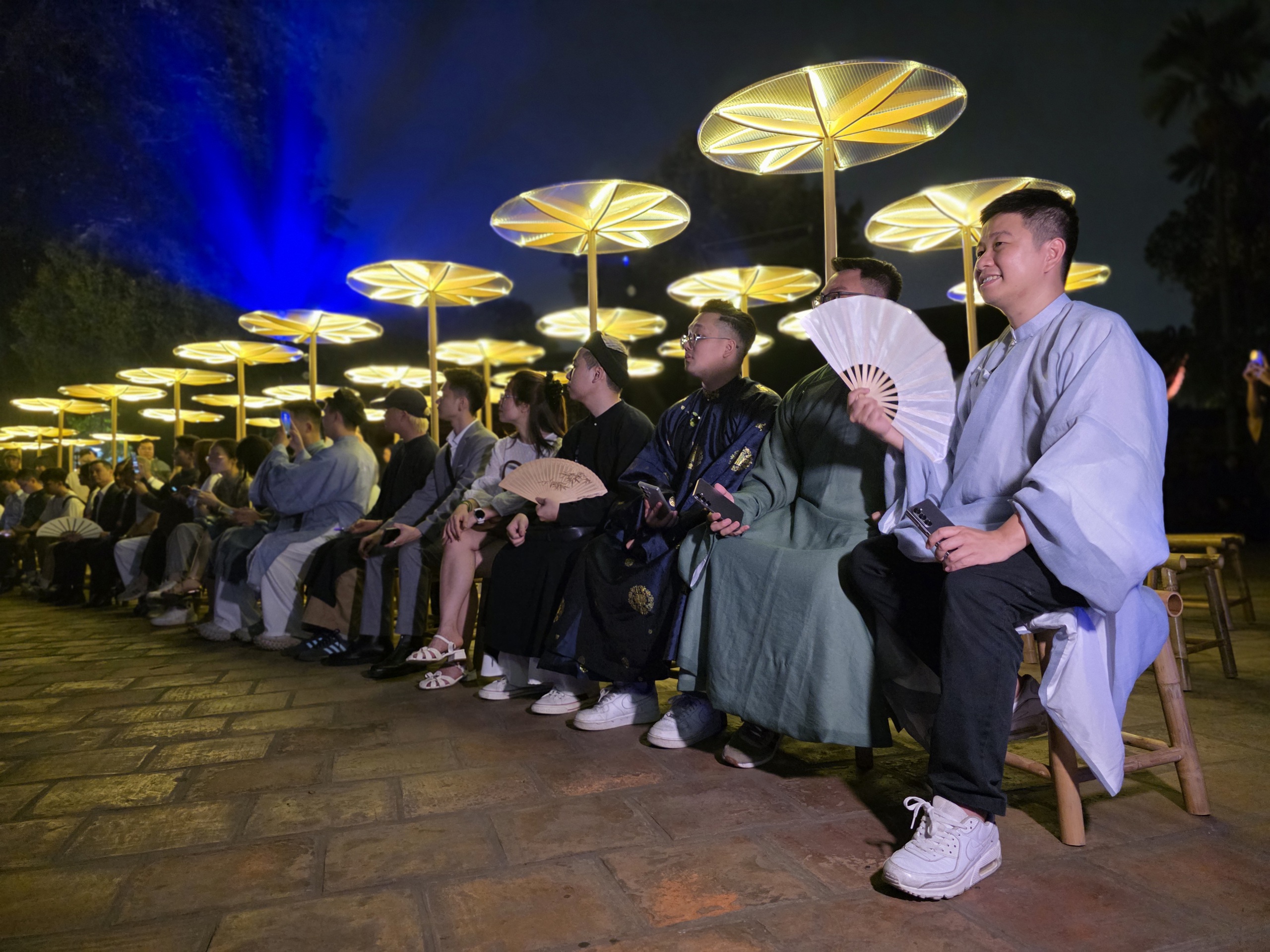 Tưởng chỉ là tour trải nghiệm, ai ngờ Galaxy AI khiến Gen Z nghiêm túc trở lại với Văn Miếu- Ảnh 13. Tưởng chỉ là tour trải nghiệm, ai ngờ Galaxy AI khiến Gen Z nghiêm túc trở lại với Văn Miếu- Ảnh 13.
