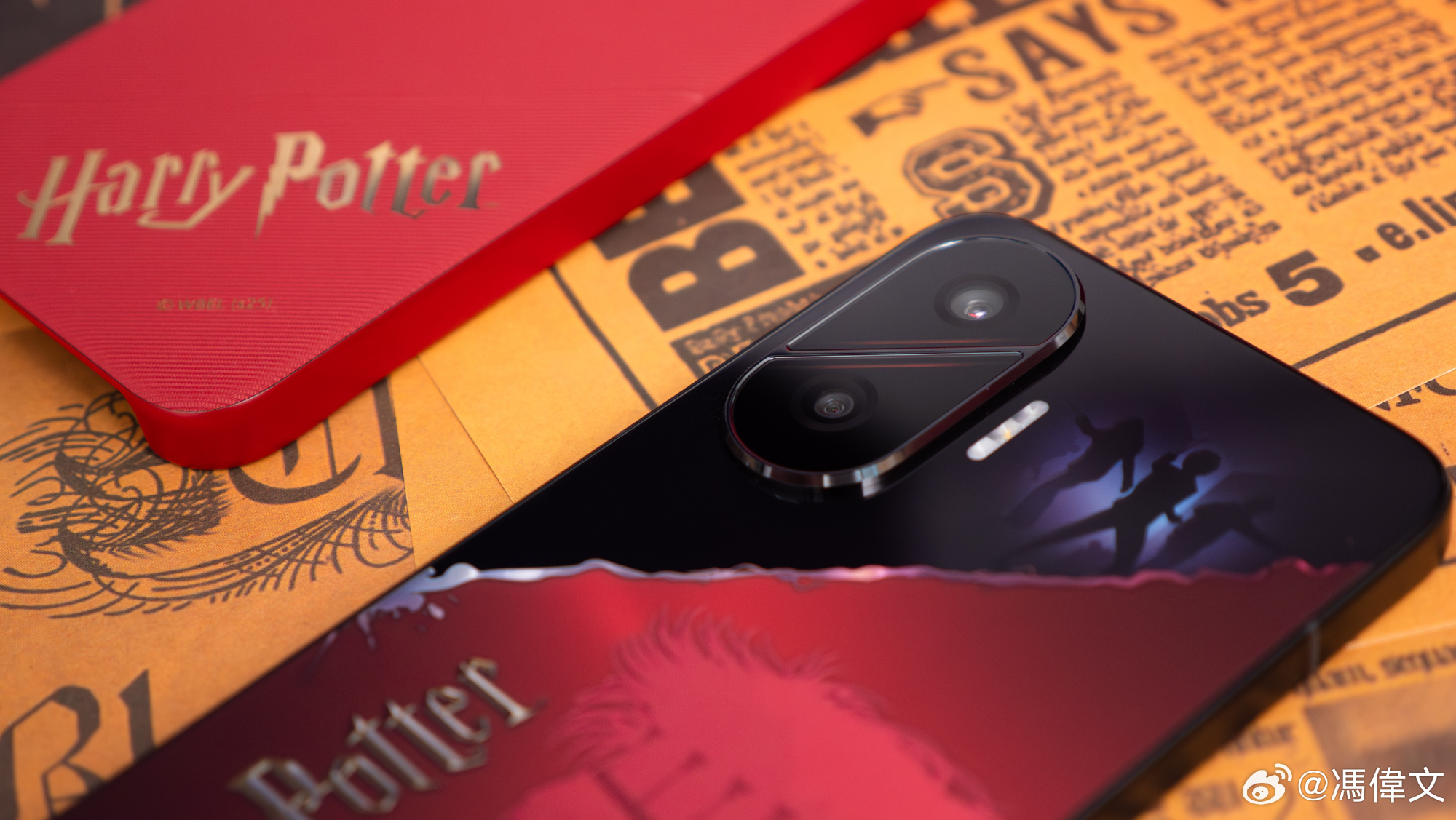Xiaomi lại có điện thoại mới cho Potterheads: Thiết kế đậm chất Hogwarts, phụ kiện Harry Potter không thiếu món nào, có cả AI Xiaomi lại có điện thoại mới cho Potterheads: Thiết kế đậm chất Hogwarts, phụ kiện Harry Potter không thiếu món nào, có cả AI
