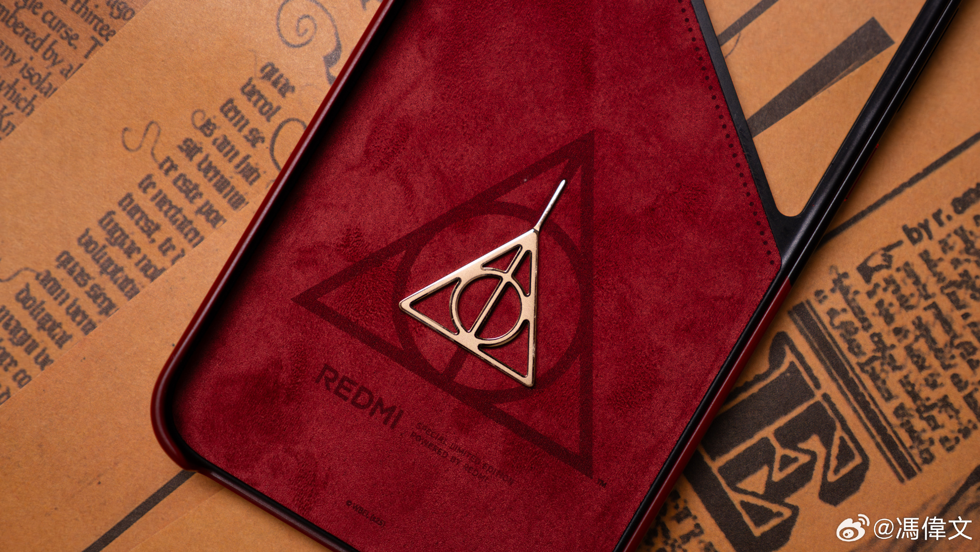 Xiaomi lại có điện thoại mới cho Potterheads: Thiết kế đậm chất Hogwarts, phụ kiện Harry Potter không thiếu món nào, có cả AI Xiaomi lại có điện thoại mới cho Potterheads: Thiết kế đậm chất Hogwarts, phụ kiện Harry Potter không thiếu món nào, có cả AI