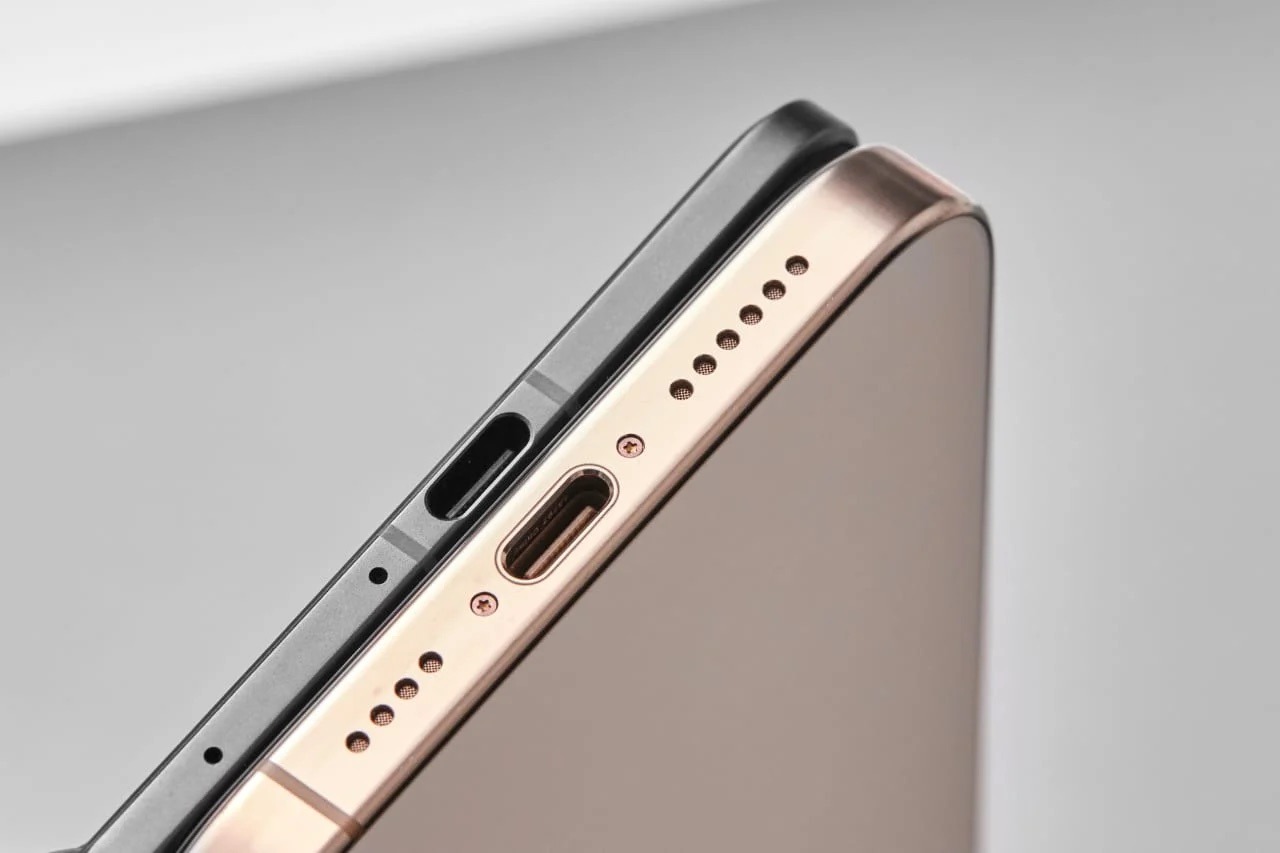 oppo-find-n5-vs-iphone-16-pro-th (2).jpg oppo-find-n5-vs-iphone-16-pro-th (2).jpg