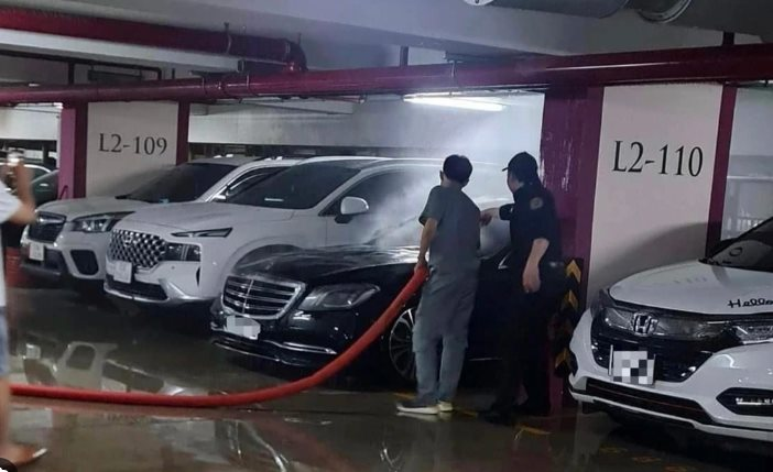 Vụ cháy xế hộp 5 tỷ của Duy Mạnh, Vụ cháy xế hộp 5 tỷ của Duy Mạnh,