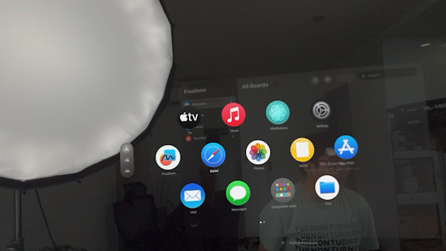 Nhìn lại năm 2024 của Apple: Mở bán Vision Pro, iPad Pro có Tandem OLED, sức mạnh khủng khiếp của M4 series, cậu bé tí hon Mac mini và chuyến thăm Việt Nam của Tim Cook- Ảnh 3. Nhìn lại năm 2024 của Apple: Mở bán Vision Pro, iPad Pro có Tandem OLED, sức mạnh khủng khiếp của M4 series, cậu bé tí hon Mac mini và chuyến thăm Việt Nam của Tim Cook- Ảnh 3.