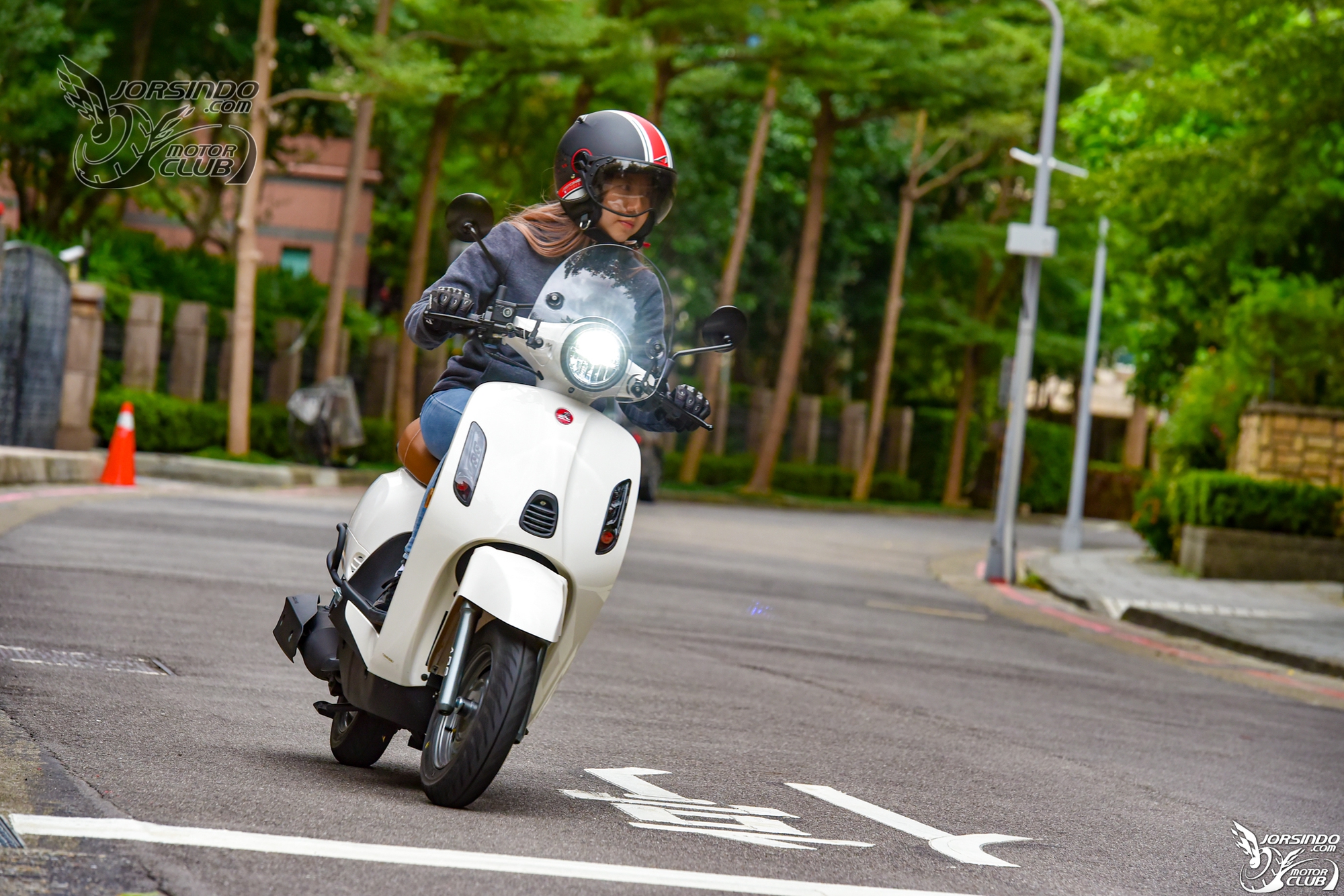 Ở Việt Nam có 2 mẫu xe tay ga vừa ra mắt: Một mẫu ăn xăng 1,9L/100km, một mẫu khỏe gấp 3 lần Vision- Ảnh 1. Ở Việt Nam có 2 mẫu xe tay ga vừa ra mắt: Một mẫu ăn xăng 1,9L/100km, một mẫu khỏe gấp 3 lần Vision- Ảnh 1.