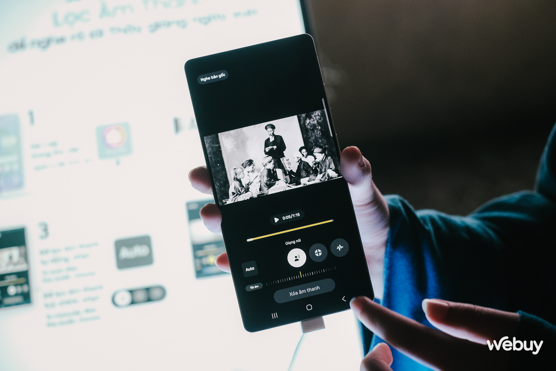 Tưởng chỉ là tour trải nghiệm, ai ngờ Galaxy AI khiến Gen Z nghiêm túc trở lại với Văn Miếu- Ảnh 4. Tưởng chỉ là tour trải nghiệm, ai ngờ Galaxy AI khiến Gen Z nghiêm túc trở lại với Văn Miếu- Ảnh 4.