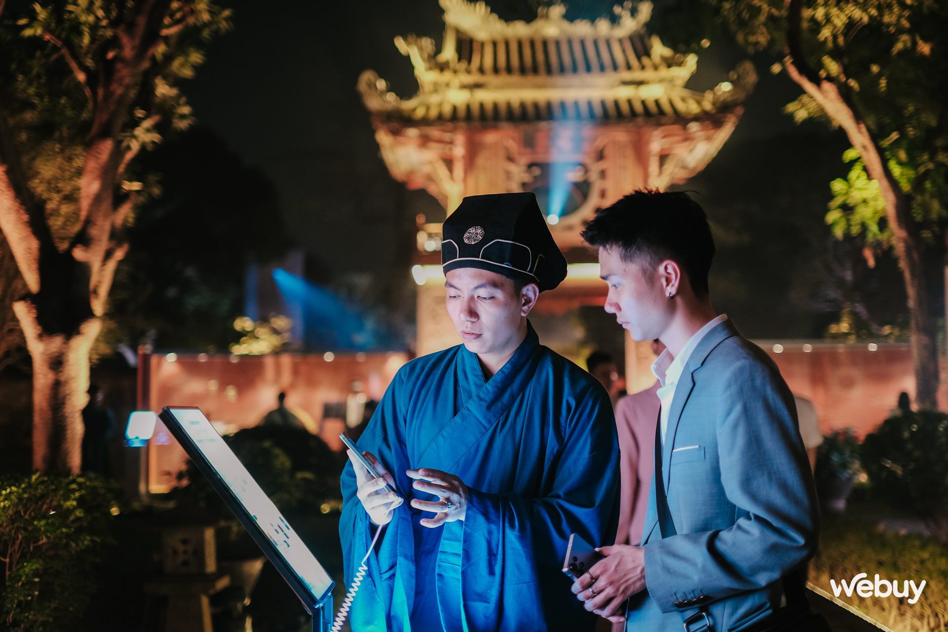 Tưởng chỉ là tour trải nghiệm, ai ngờ Galaxy AI khiến Gen Z nghiêm túc trở lại với Văn Miếu- Ảnh 14. Tưởng chỉ là tour trải nghiệm, ai ngờ Galaxy AI khiến Gen Z nghiêm túc trở lại với Văn Miếu- Ảnh 14.