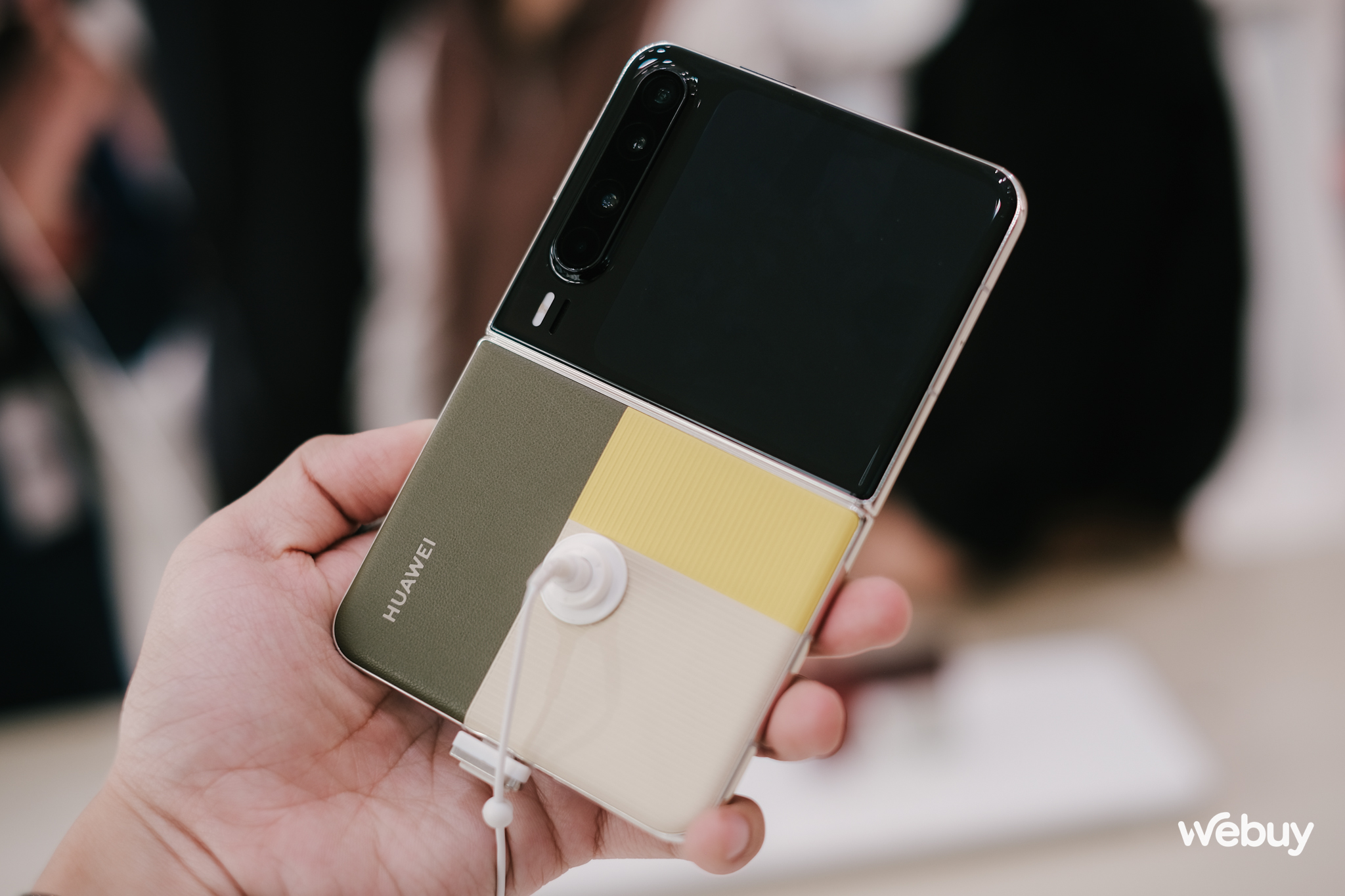 Huawei thắng lớn tại quê nhà: Thị phần điện thoại gập chiếm 76%, bán những thứ mà không hãng nào dám bán- Ảnh 6. Huawei thắng lớn tại quê nhà: Thị phần điện thoại gập chiếm 76%, bán những thứ mà không hãng nào dám bán- Ảnh 6.