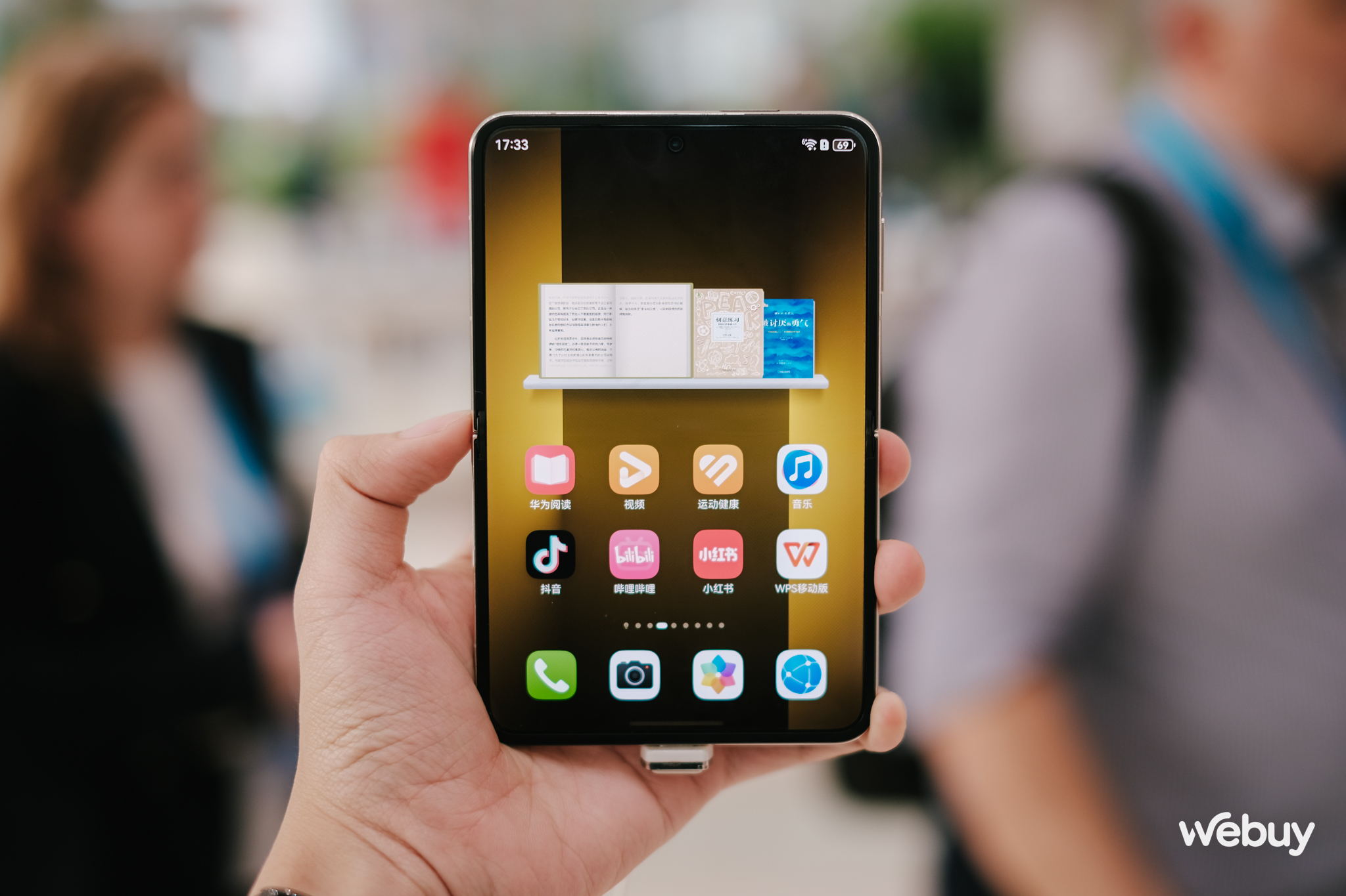 Huawei thắng lớn tại quê nhà: Thị phần điện thoại gập chiếm 76%, bán những thứ mà không hãng nào dám bán- Ảnh 4. Huawei thắng lớn tại quê nhà: Thị phần điện thoại gập chiếm 76%, bán những thứ mà không hãng nào dám bán- Ảnh 4.