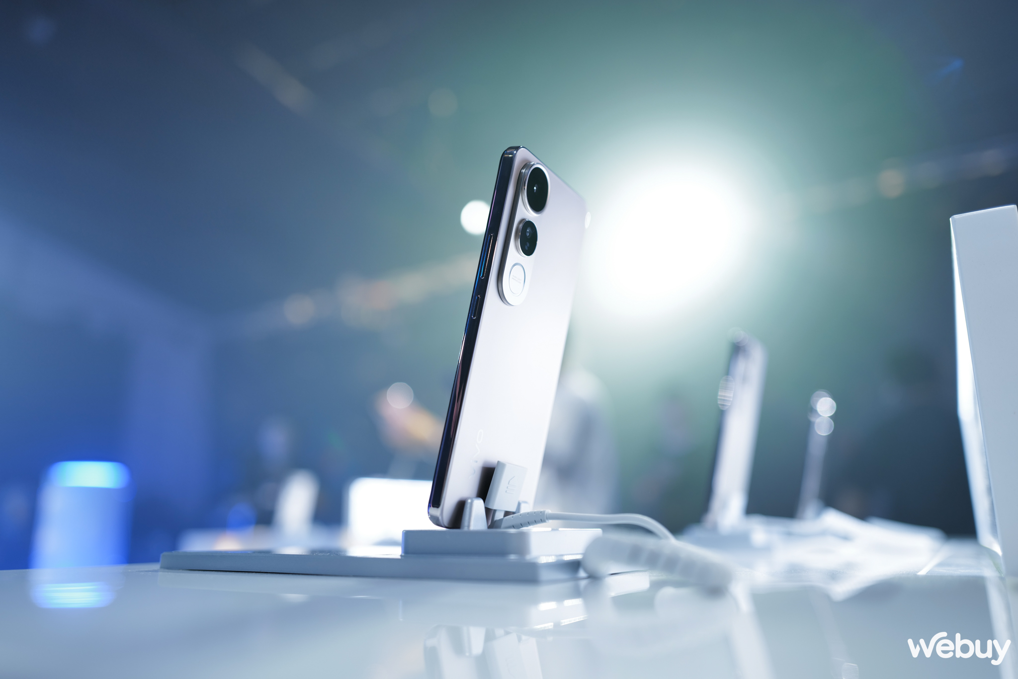 vivo ra mắt điện thoại pin khủng 6.500mAh: Thiết kế bắt mắt, camera 50MP, giá vivo ra mắt điện thoại pin khủng 6.500mAh: Thiết kế bắt mắt, camera 50MP, giá