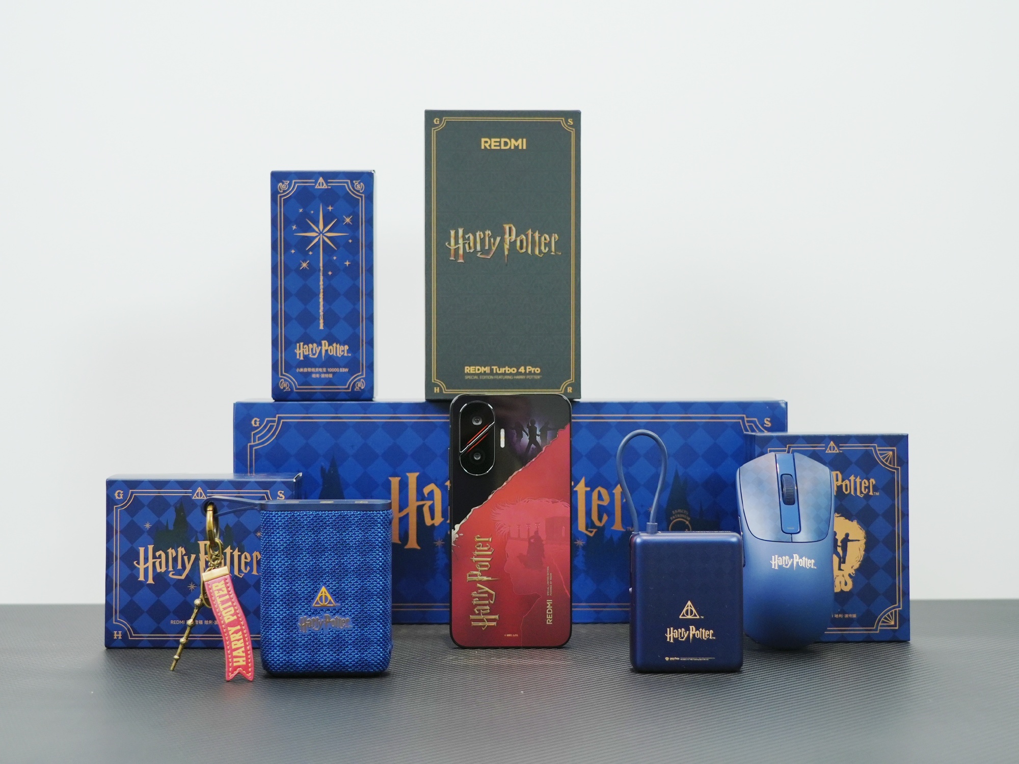 Xiaomi lại có điện thoại mới cho Potterheads: Thiết kế đậm chất Hogwarts, phụ kiện Harry Potter không thiếu món nào, có cả AI Xiaomi lại có điện thoại mới cho Potterheads: Thiết kế đậm chất Hogwarts, phụ kiện Harry Potter không thiếu món nào, có cả AI