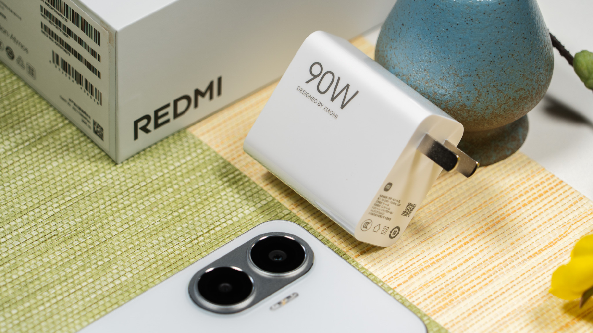 Ảnh thực tế điện thoại pin 7.550mAh vừa ra mắt của Xiaomi: Thiết kế flagship, chip Snapdragon 8s Gen 4 cực mạnh, giá chỉ 7 triệu đồng- Ảnh 13. Ảnh thực tế điện thoại pin 7.550mAh vừa ra mắt của Xiaomi: Thiết kế flagship, chip Snapdragon 8s Gen 4 cực mạnh, giá chỉ 7 triệu đồng- Ảnh 13.