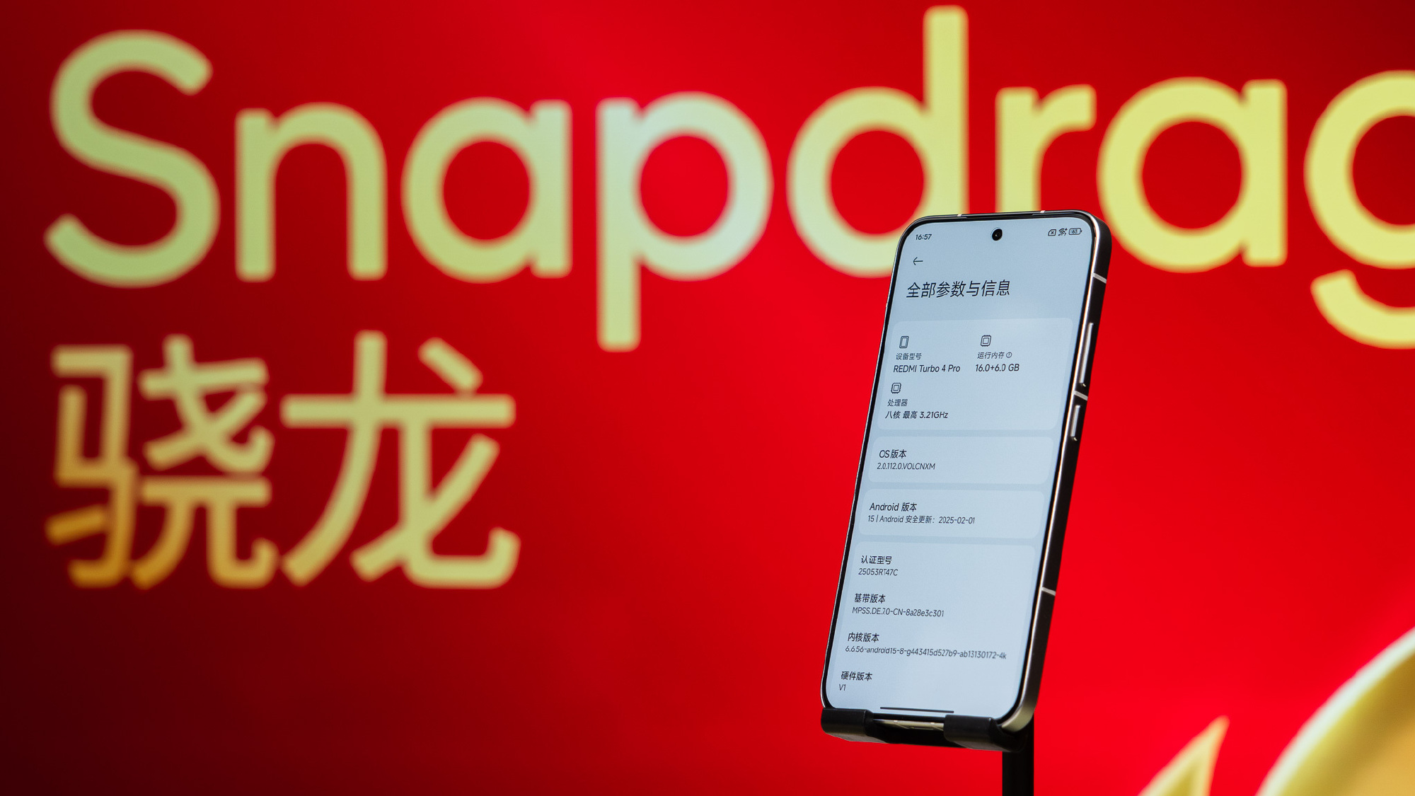 Ảnh thực tế điện thoại pin 7.550mAh vừa ra mắt của Xiaomi: Thiết kế flagship, chip Snapdragon 8s Gen 4 cực mạnh, giá chỉ 7 triệu đồng- Ảnh 7. Ảnh thực tế điện thoại pin 7.550mAh vừa ra mắt của Xiaomi: Thiết kế flagship, chip Snapdragon 8s Gen 4 cực mạnh, giá chỉ 7 triệu đồng- Ảnh 7.