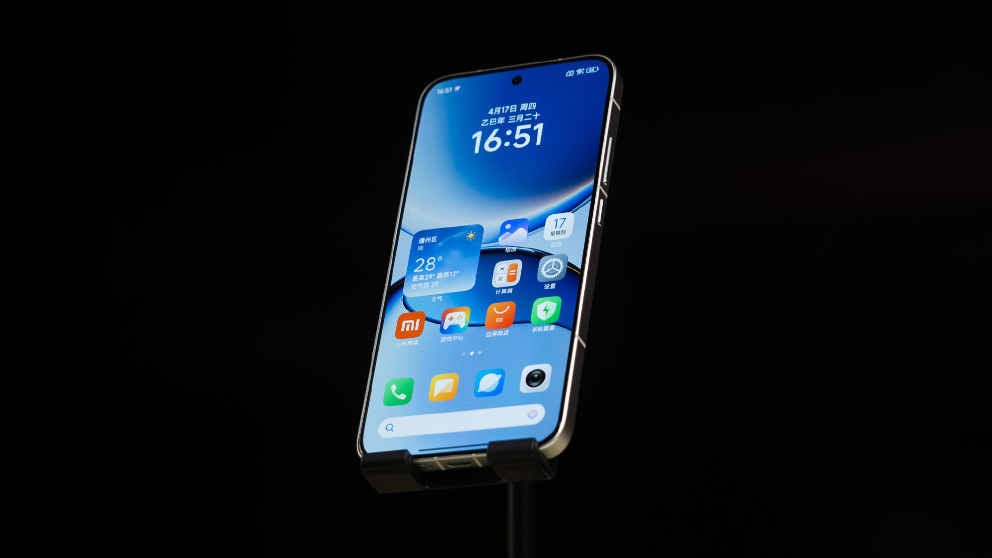 Ảnh thực tế điện thoại pin 7.550mAh vừa ra mắt của Xiaomi: Thiết kế flagship, chip Snapdragon 8s Gen 4 cực mạnh, giá chỉ 7 triệu đồng- Ảnh 10. Ảnh thực tế điện thoại pin 7.550mAh vừa ra mắt của Xiaomi: Thiết kế flagship, chip Snapdragon 8s Gen 4 cực mạnh, giá chỉ 7 triệu đồng- Ảnh 10.