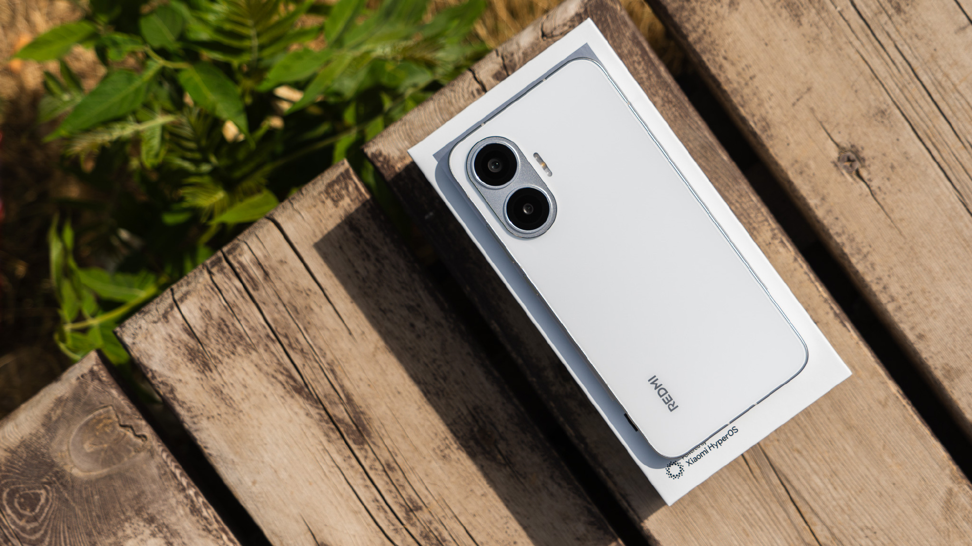 Ảnh thực tế điện thoại pin 7.550mAh vừa ra mắt của Xiaomi: Thiết kế flagship, chip Snapdragon 8s Gen 4 cực mạnh, giá chỉ 7 triệu đồng- Ảnh 2. Ảnh thực tế điện thoại pin 7.550mAh vừa ra mắt của Xiaomi: Thiết kế flagship, chip Snapdragon 8s Gen 4 cực mạnh, giá chỉ 7 triệu đồng- Ảnh 2.