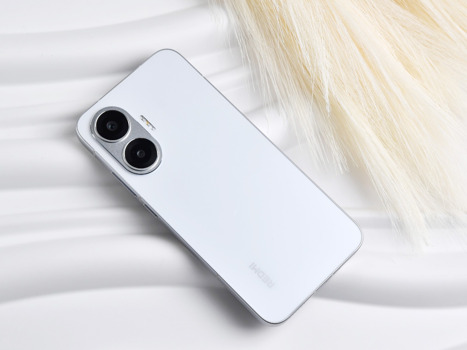 Ngắm kỹ điện thoại mới của Xiaomi: Pin khủng 7.550mAh Ngắm kỹ điện thoại mới của Xiaomi: Pin khủng 7.550mAh