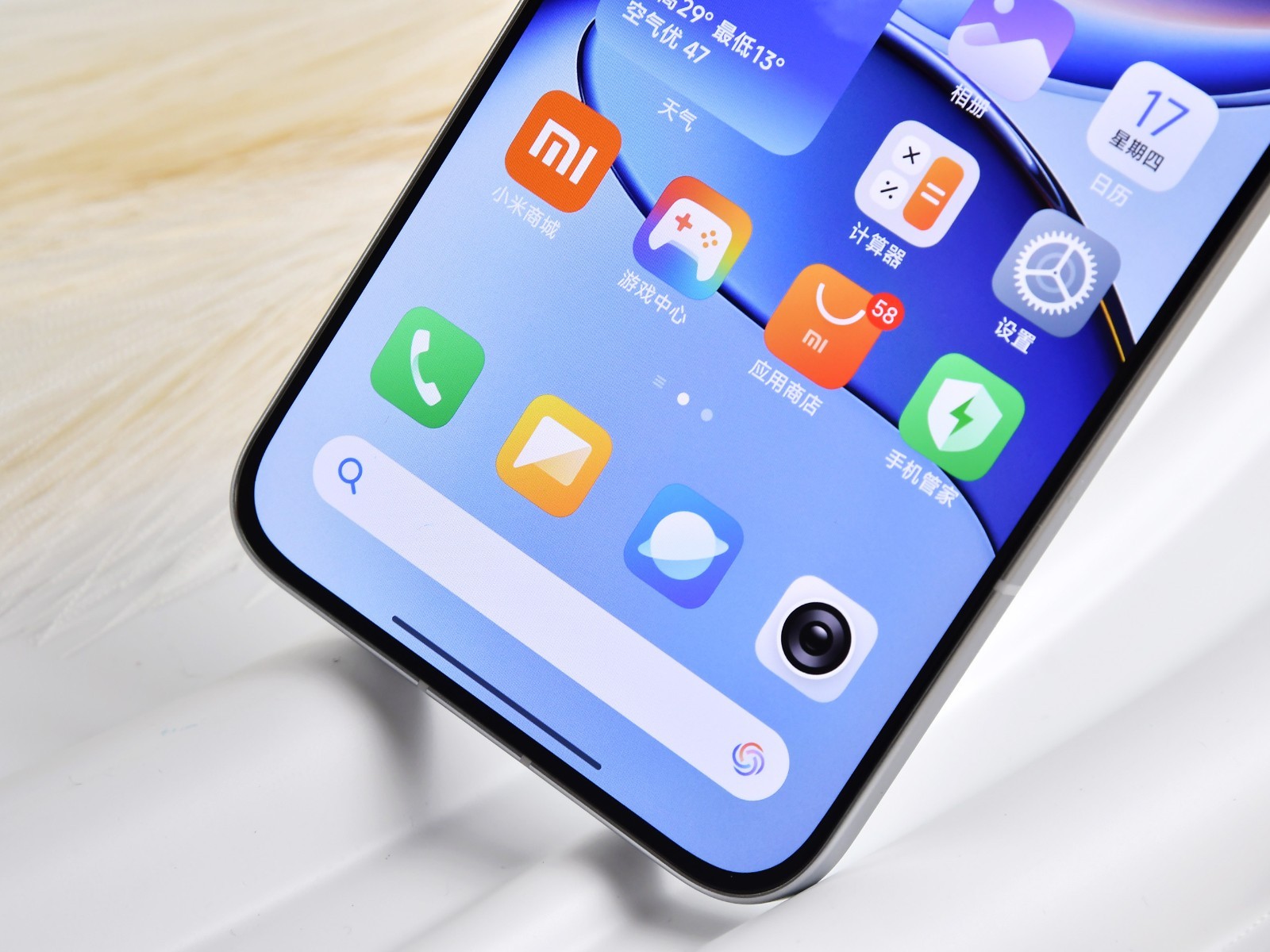 Ngắm kỹ điện thoại mới của Xiaomi: Pin khủng 7.550mAh Ngắm kỹ điện thoại mới của Xiaomi: Pin khủng 7.550mAh