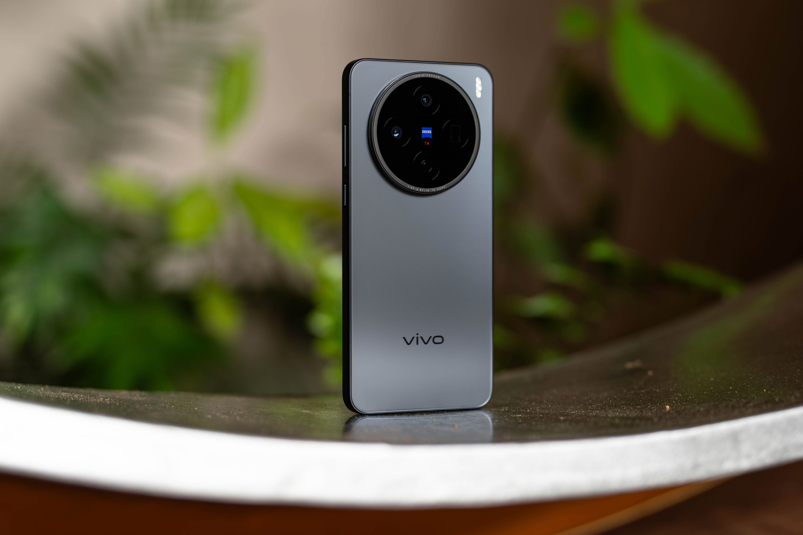 Trên tay vivo X200s: Chip Dimensity 9400+ cực mạnh, pin khủng 6.200mAh, camera chụp 4 mùa, thay được nền trời, thay cả mặt trăng, giá 14,9 triệu đồng- Ảnh 2. Trên tay vivo X200s: Chip Dimensity 9400+ cực mạnh, pin khủng 6.200mAh, camera chụp 4 mùa, thay được nền trời, thay cả mặt trăng, giá 14,9 triệu đồng- Ảnh 2.