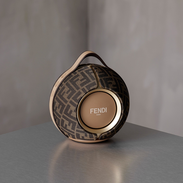 Loa Devialet Mania x Fendi trên tay Hoshi (SEVENTEEN) và Bang Chan (Stray Kids), giá “sương sương” 75 triệu đồng, Việt Nam chỉ bán 10 chiếc - Ảnh 7. Loa Devialet Mania x Fendi trên tay Hoshi (SEVENTEEN) và Bang Chan (Stray Kids), giá “sương sương” 75 triệu đồng, Việt Nam chỉ bán 10 chiếc - Ảnh 7.