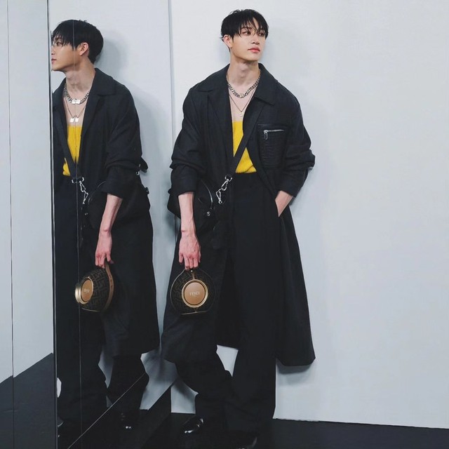 Loa Devialet Mania x Fendi trên tay Hoshi (SEVENTEEN) và Bang Chan (Stray Kids), giá “sương sương” 75 triệu đồng, Việt Nam chỉ bán 10 chiếc - Ảnh 2. Loa Devialet Mania x Fendi trên tay Hoshi (SEVENTEEN) và Bang Chan (Stray Kids), giá “sương sương” 75 triệu đồng, Việt Nam chỉ bán 10 chiếc - Ảnh 2.