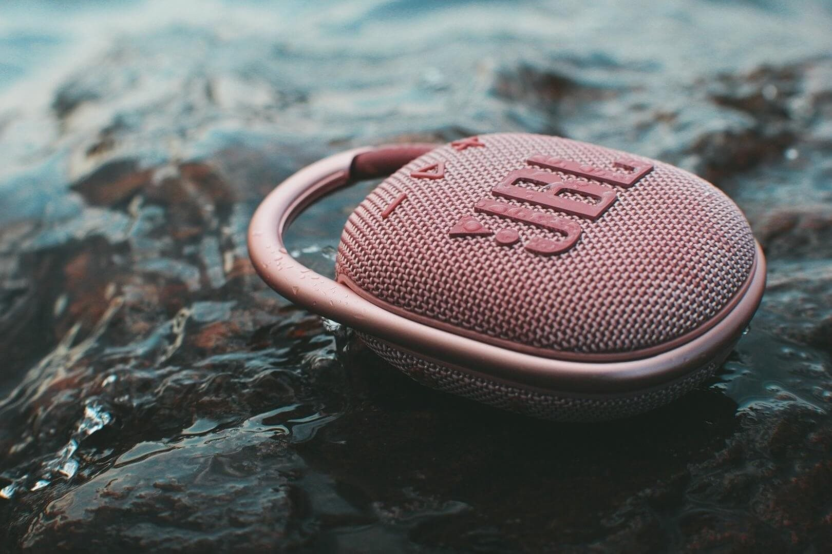 JBL trình làng mẫu loa móc đa năng, gây chú ý với bộ sưu tập 9 màu sắc nổi bật - Ảnh 1. JBL trình làng mẫu loa móc đa năng, gây chú ý với bộ sưu tập 9 màu sắc nổi bật - Ảnh 1.
