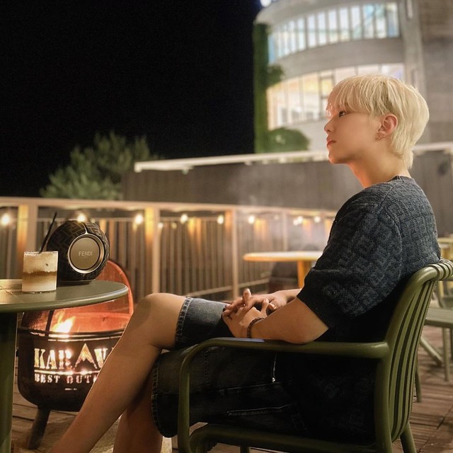 Loa Devialet Mania x Fendi trên tay Hoshi (SEVENTEEN) và Bang Chan (Stray Kids), giá “sương sương” 75 triệu đồng, Việt Nam chỉ bán 10 chiếc - Ảnh 1. Loa Devialet Mania x Fendi trên tay Hoshi (SEVENTEEN) và Bang Chan (Stray Kids), giá “sương sương” 75 triệu đồng, Việt Nam chỉ bán 10 chiếc - Ảnh 1.
