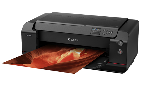 Canon imagePROGRAF PRO-500 sử dụng hệ thống mực 12 màu cùng với bộ tối ưu hóa màu sắc giúp cải thiện các gam màu lặp lại và tạo độ chính xác về màu sắc cao hơn.