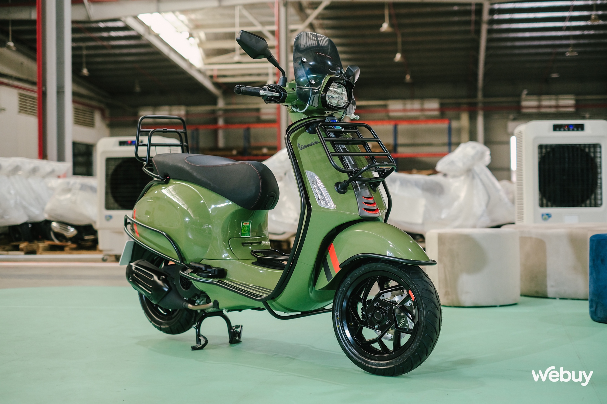 Ghé thăm nhà máy Piaggio top đầu thế giới, trải nghiệm xe: Vespa Primavera êm ái cho phái nữ, Sprint bốc mạnh cho người mê thể thao- Ảnh 2. Ghé thăm nhà máy Piaggio top đầu thế giới, trải nghiệm xe: Vespa Primavera êm ái cho phái nữ, Sprint bốc mạnh cho người mê thể thao- Ảnh 2.